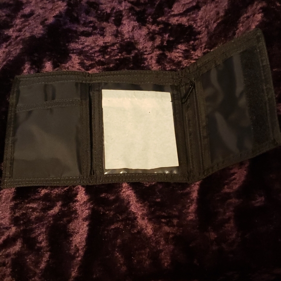 Leopard patterned fuzzy trifold wallet - Picture 2 of 3